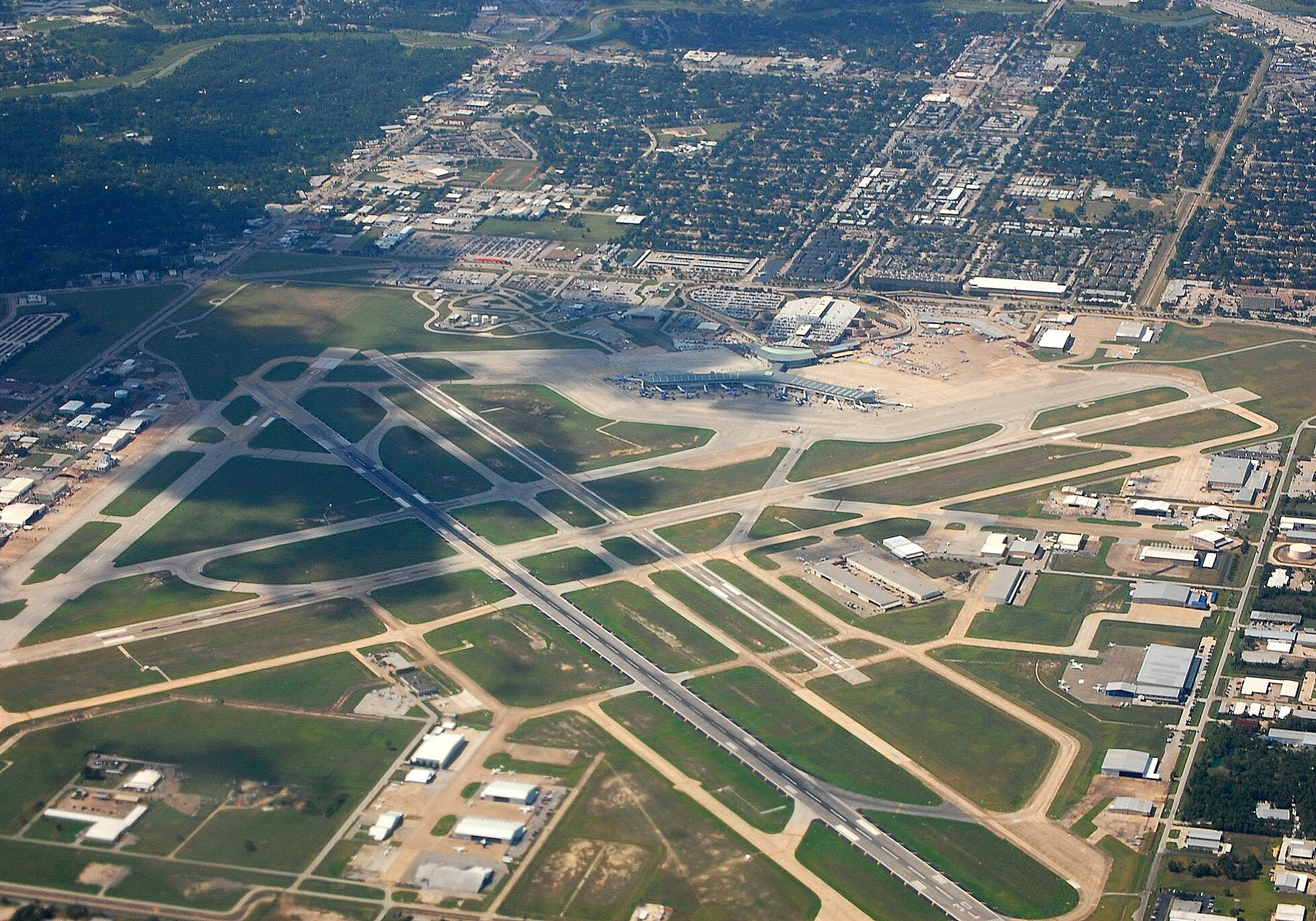 2048px-HobbyAirportAerial01 2048px-HobbyAirportAerial01